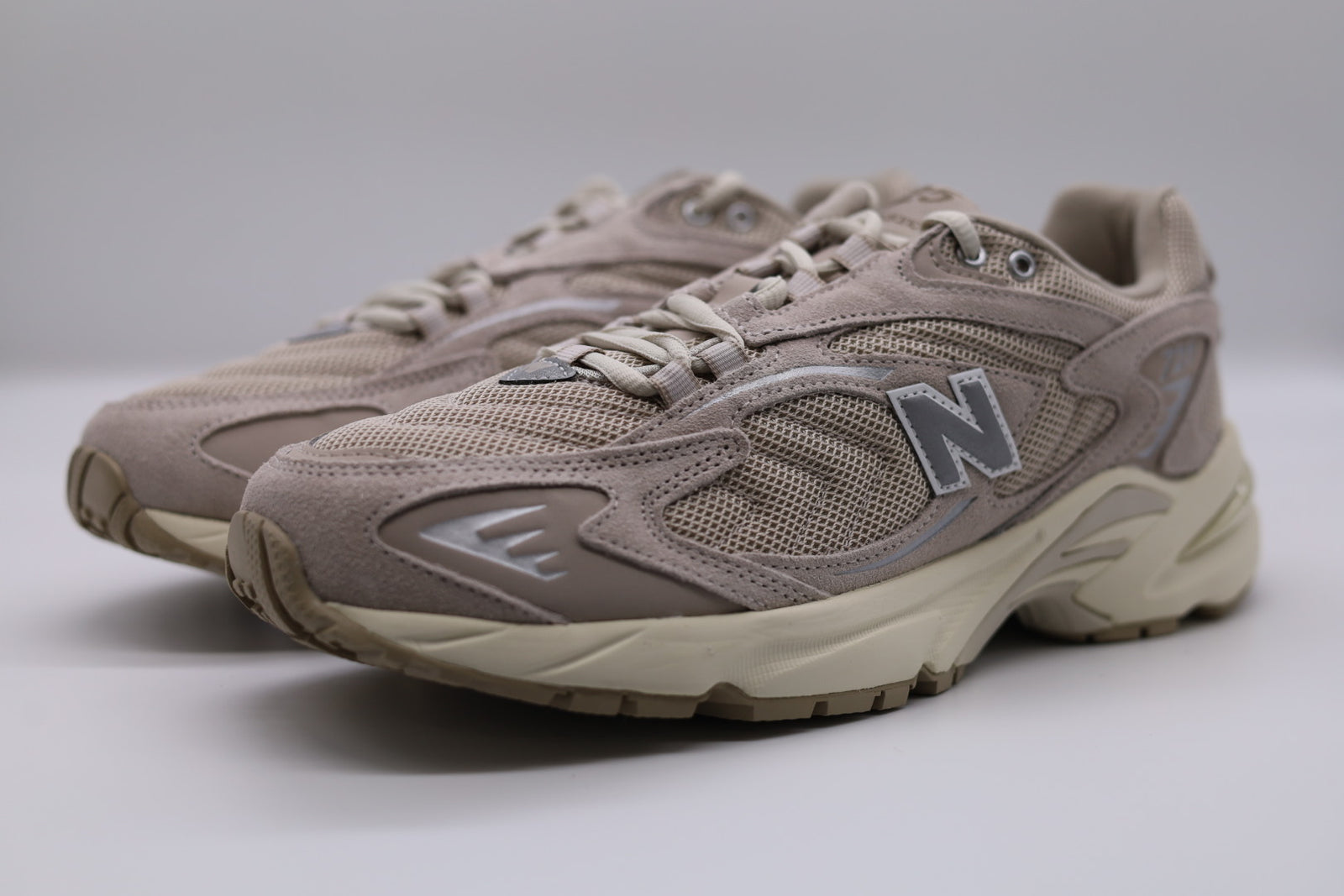 New Balance 725 ML725BC: Shop Now at Buttafly